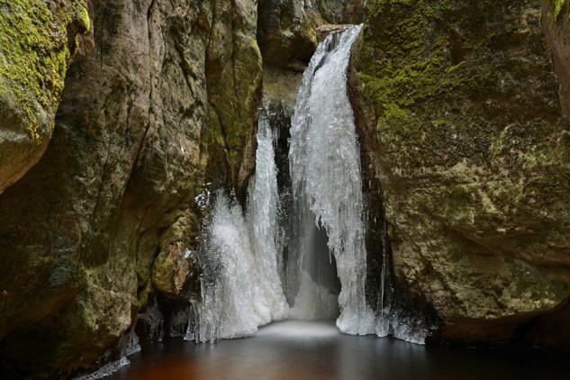 Mały wodospad w Adršpašskoteplickich skálach